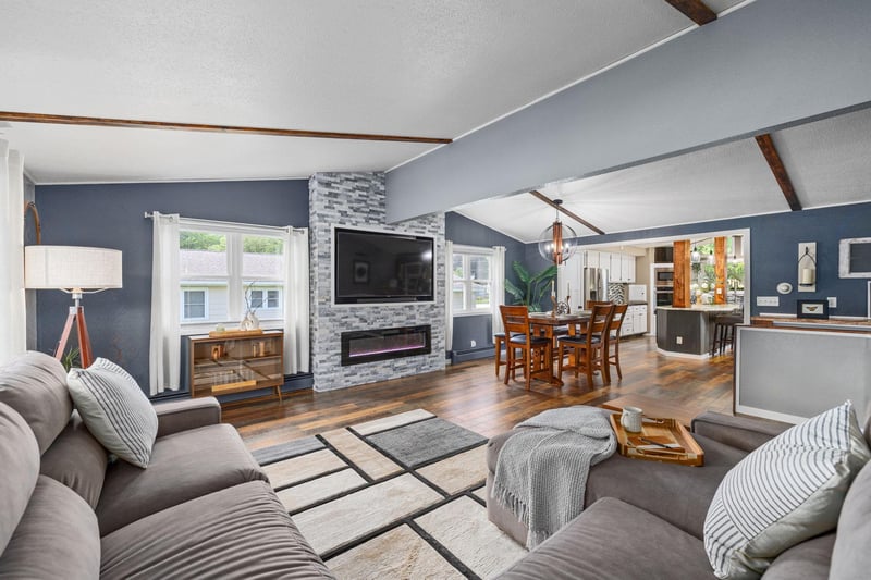 534 S 3rd St, La Crescent, MN 55947