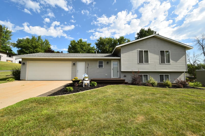 374 Cherry St W, Mazeppa, MN 55956