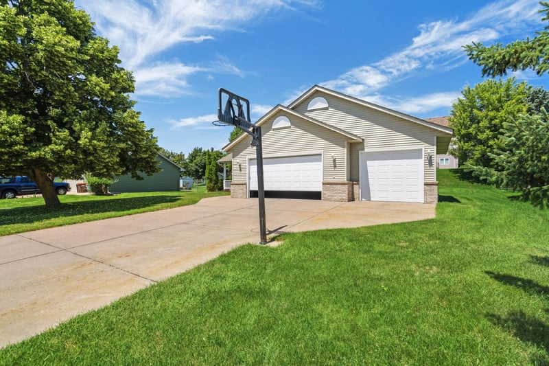 2537 Southcrest Ave E, Maplewood, MN 55119