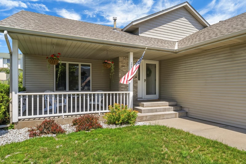 2537 Southcrest Ave E, Maplewood, MN 55119