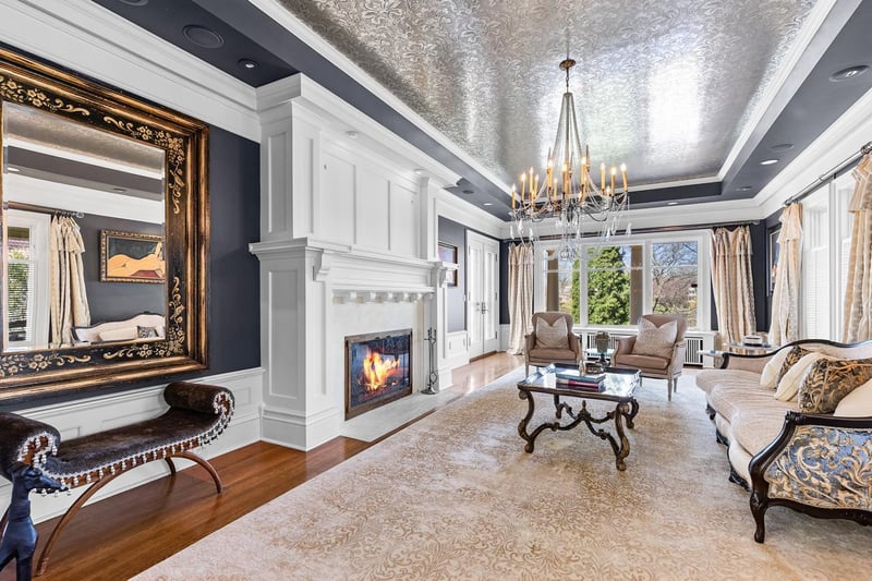 2427 E Lake Of The Isles Pw, Minneapolis, MN 55405