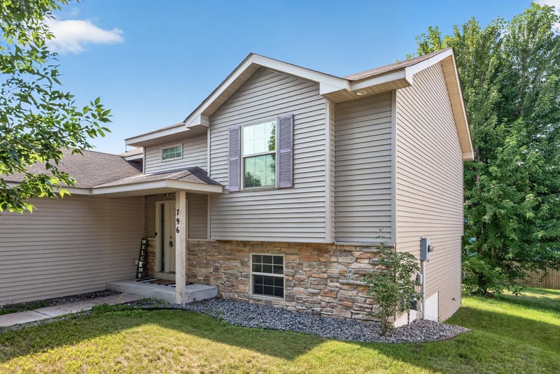 796 Park Brook Rd NW, Isanti, MN 55040