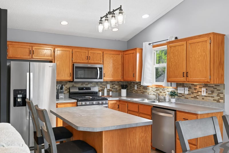 796 Park Brook Rd NW, Isanti, MN 55040