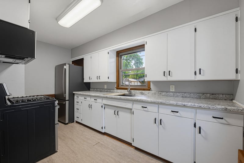 712 Lynn Rd SW, Hutchinson, MN 55350