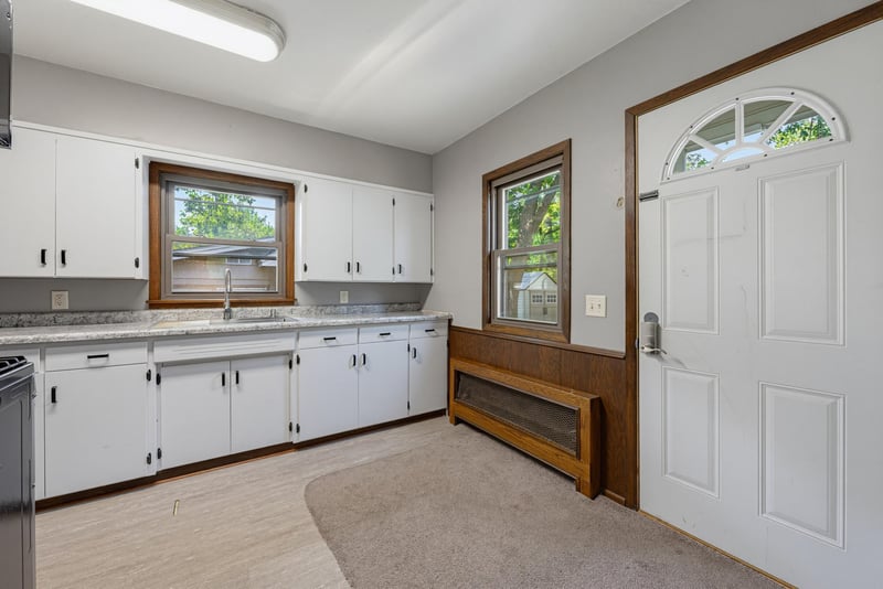 712 Lynn Rd SW, Hutchinson, MN 55350