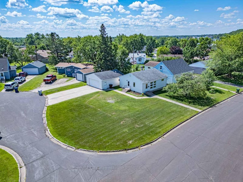 2714 Diane Ln, Hibbing, MN 55746