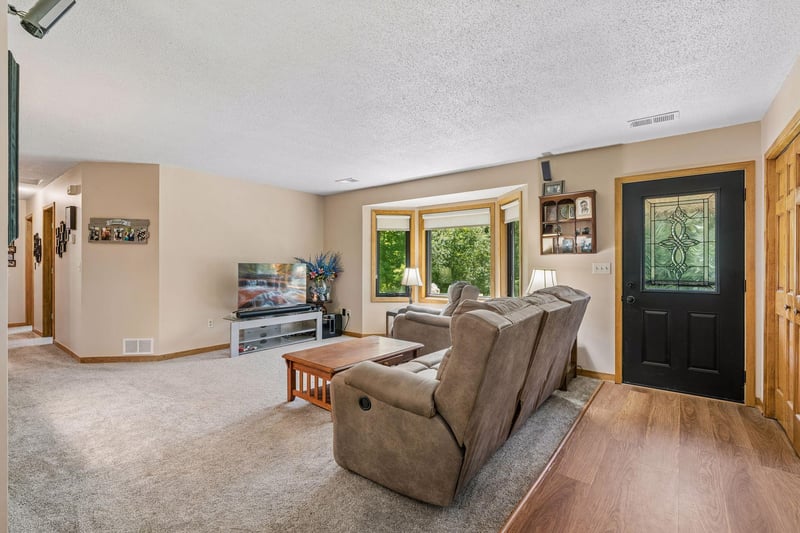 22017 Quincy St NE, Cedar, MN 55011