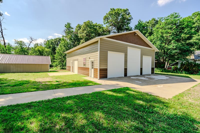 8750 E Beatrice Dr, Clear Lake, MN 55319