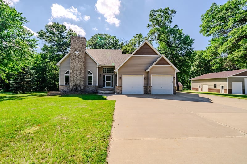 8750 E Beatrice Dr, Clear Lake, MN 55319