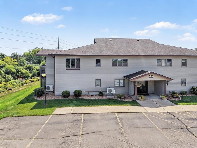 222 Sargent Dr #204, Red Wing, MN 55066