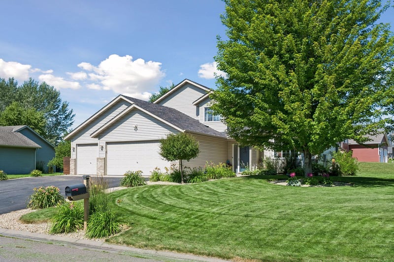322 Edelweiss Cir NW, Saint Michael, MN 55376