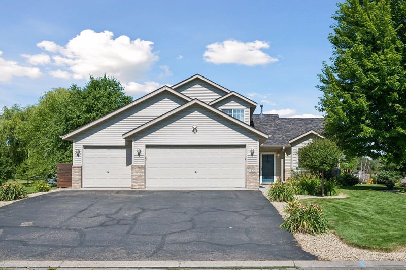 322 Edelweiss Cir NW, Saint Michael, MN 55376