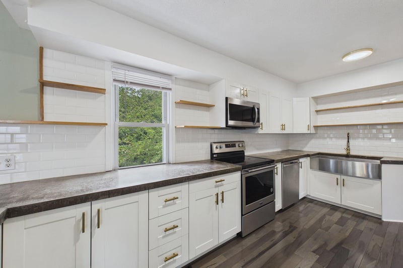 2562 Fairview Ave N, Roseville, MN 55113