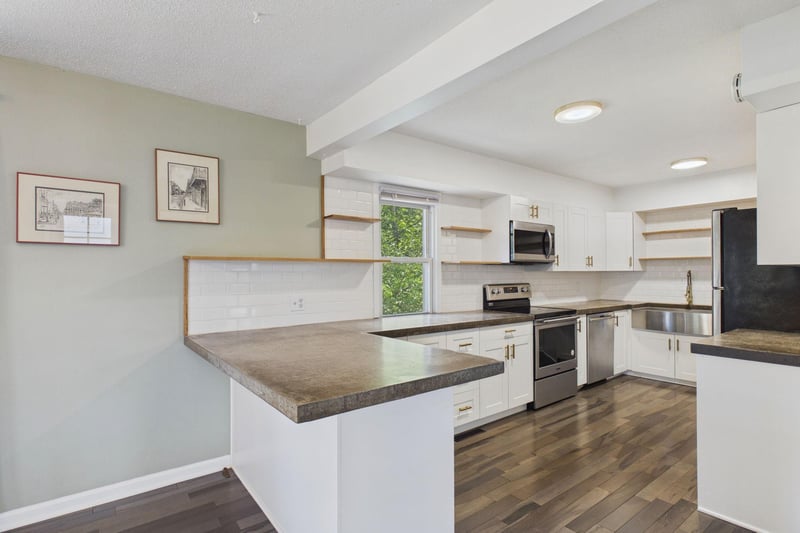 2562 Fairview Ave N, Roseville, MN 55113