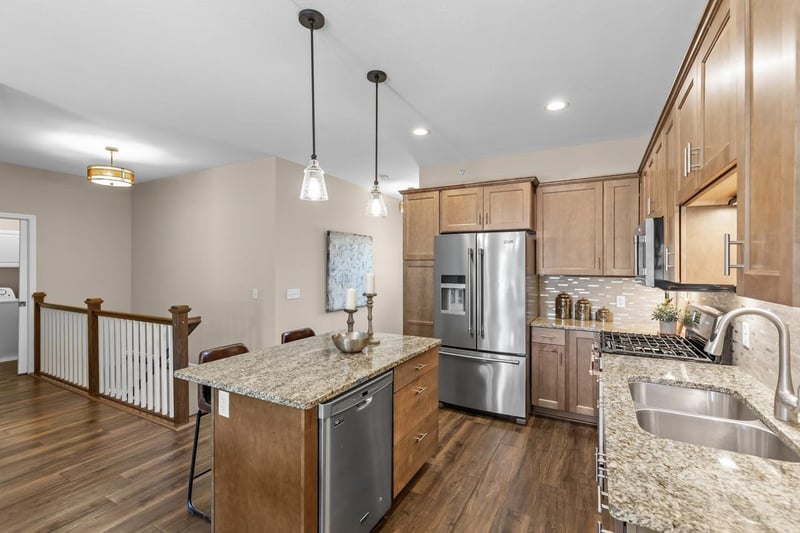 4131 Blakewood Dr, Shakopee, MN 55379