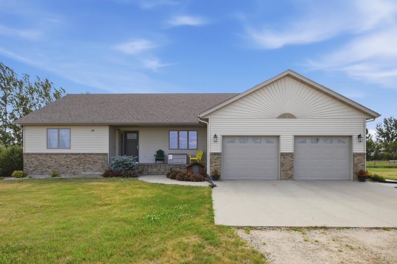 10085 28th St S, Moorhead, MN 56560