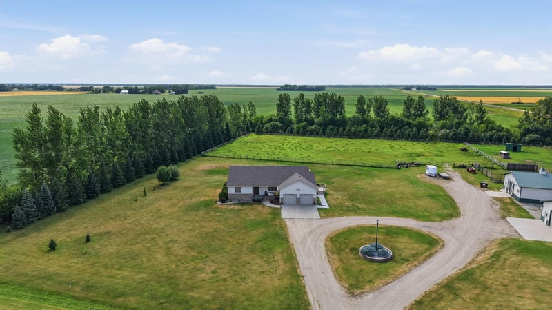 10085 28th St S, Moorhead, MN 56560