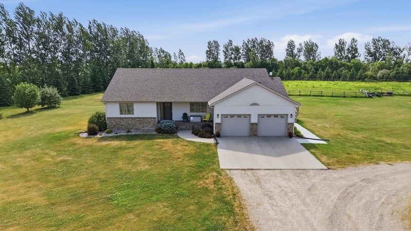 10085 28th St S, Moorhead, MN 56560