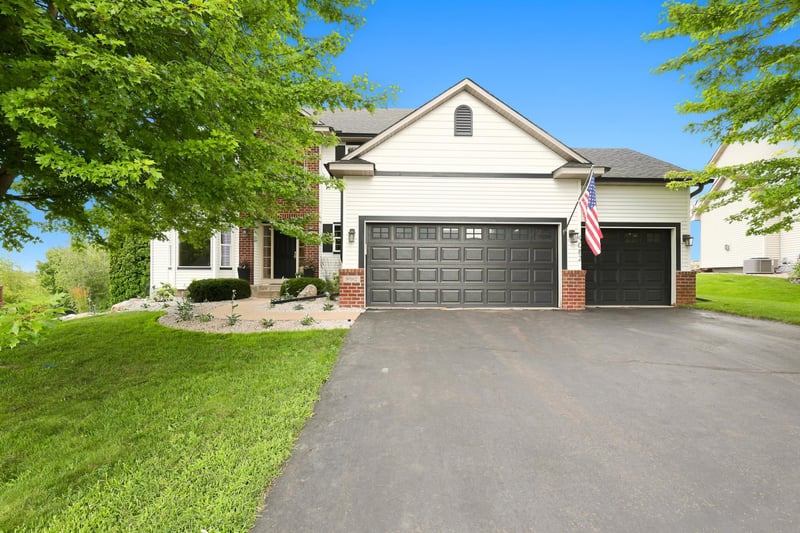 9082 Glenborough Dr, Elko New Market, MN 55020