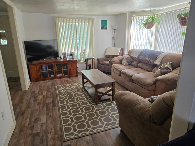 140 E University St, Owatonna, MN 55060
