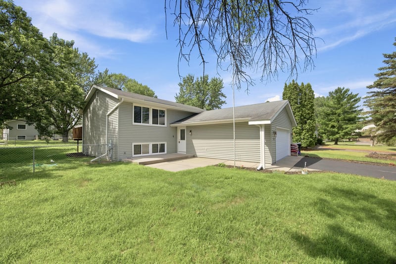 3360 117th Ave NW, Coon Rapids, MN 55433