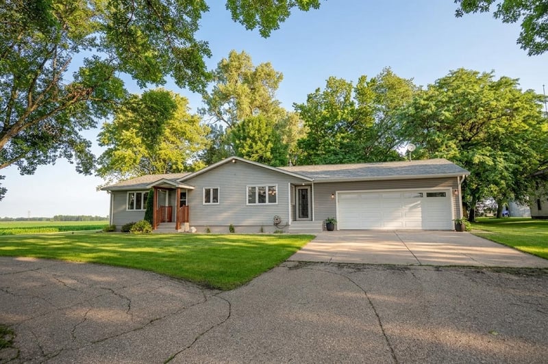 10094 SW 120 Ave, Raymond, MN 56282