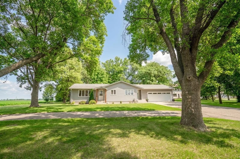 10094 SW 120 Ave, Raymond, MN 56282