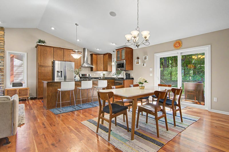 4640 Nine Mile Creek Pw, Bloomington, MN 55437