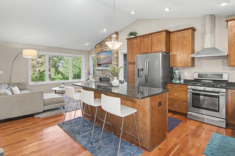 4640 Nine Mile Creek Pw, Bloomington, MN 55437