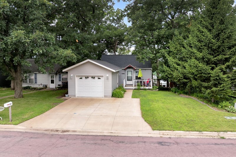 358 E Amber Lake Dr, Fairmont, MN 56031