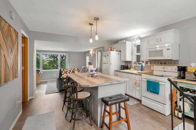 358 E Amber Lake Dr, Fairmont, MN 56031