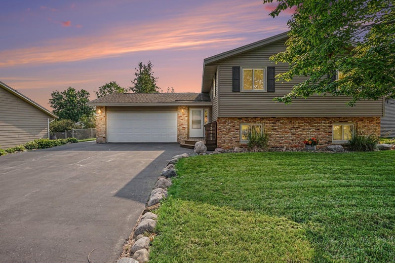 13285 Lynn Ave, Savage, MN 55378