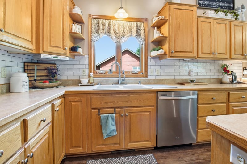 710 Cottonwood Ave, Litchfield, MN 55355