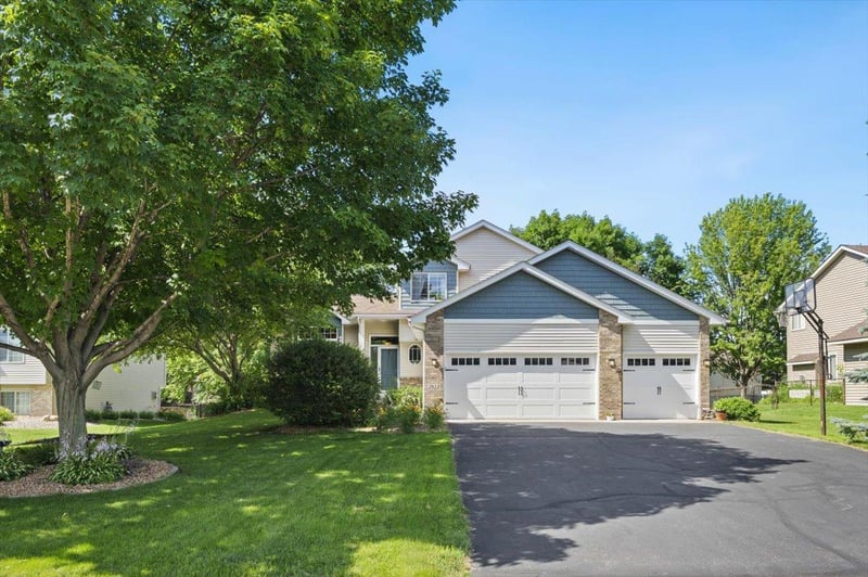 2813 88th Ave NE, Blaine, MN 55449