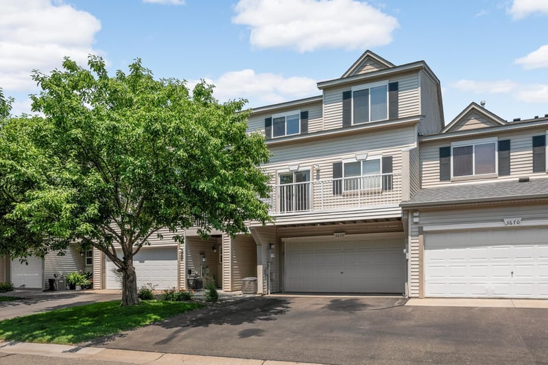 3672 Abercrombie Ln, Stillwater, MN 55082