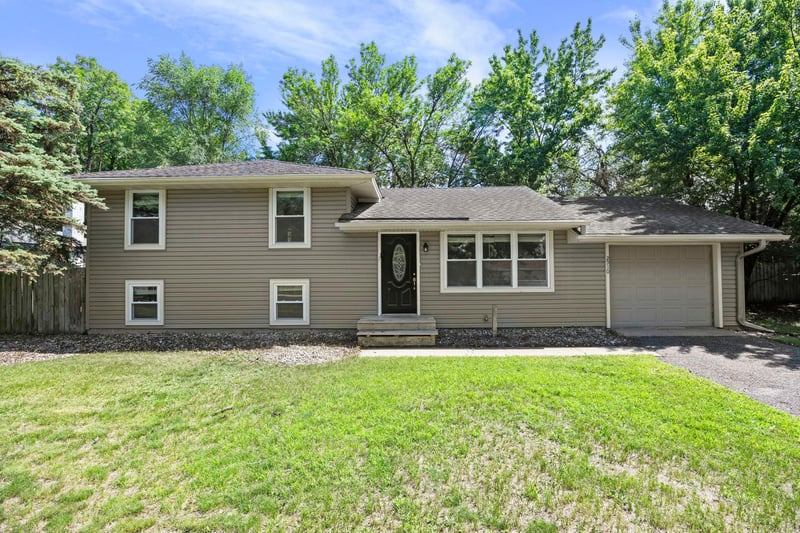 2910 114th Ave NW, Coon Rapids, MN 55433