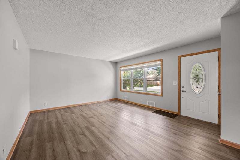 2910 114th Ave NW, Coon Rapids, MN 55433