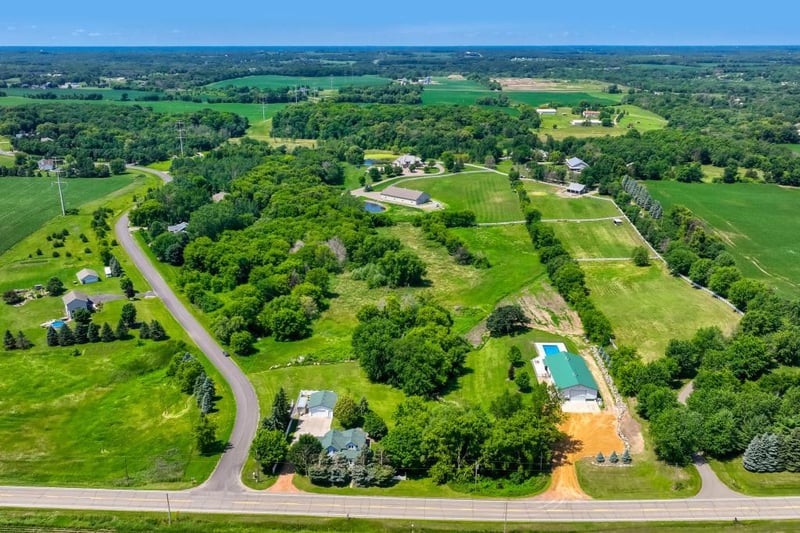 9815 Pioneer Trl, Greenfield, MN 55357