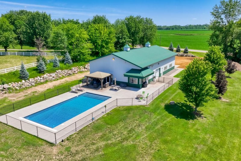 9815 Pioneer Trl, Greenfield, MN 55357