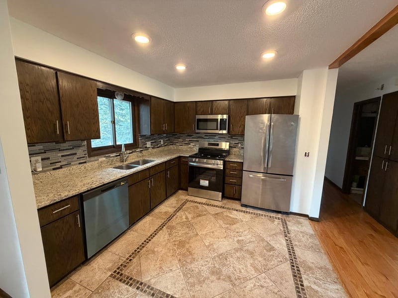 404 Cimarron Rd, Apple Valley, MN 55124