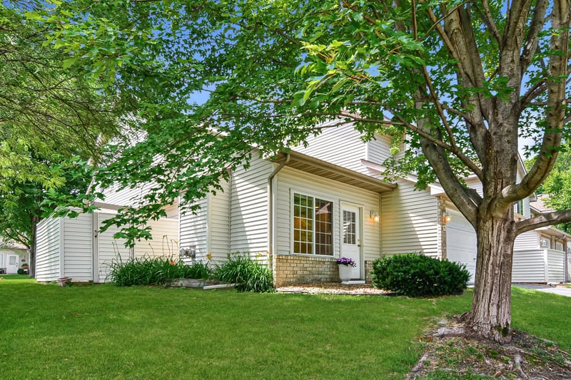 2795 Ranchview Ln N #12, Plymouth, MN 55447