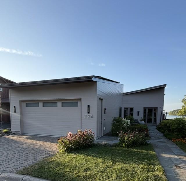 224 W Lake St, Waconia, MN 55387