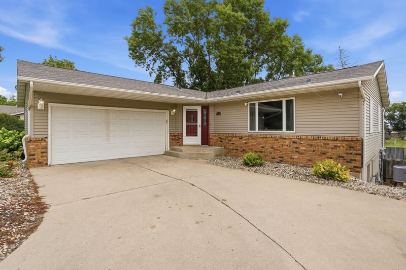 1713 6th St SW, Willmar, MN 56201