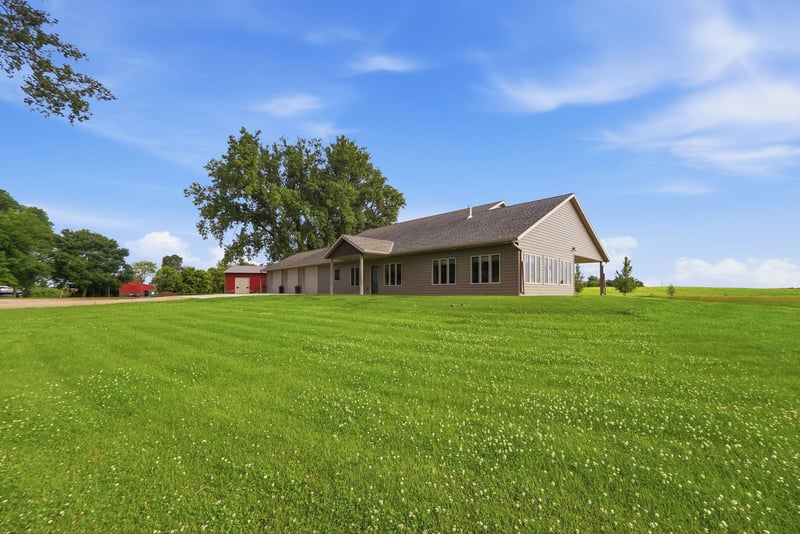 40642 215th St, Belgrade, MN 56312