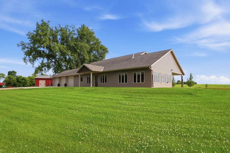 40642 215th St, Belgrade, MN 56312