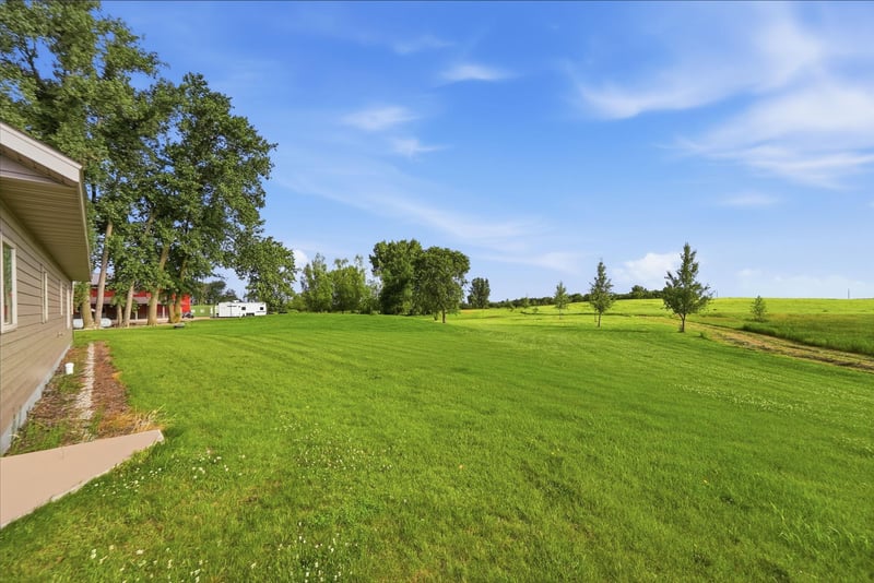 40642 215th St, Belgrade, MN 56312