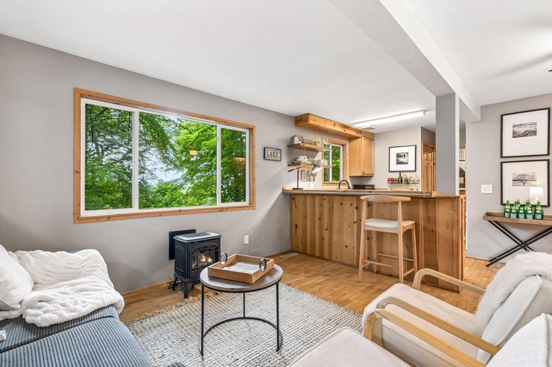 6711 Mohawk Dr, Chanhassen, MN 55317