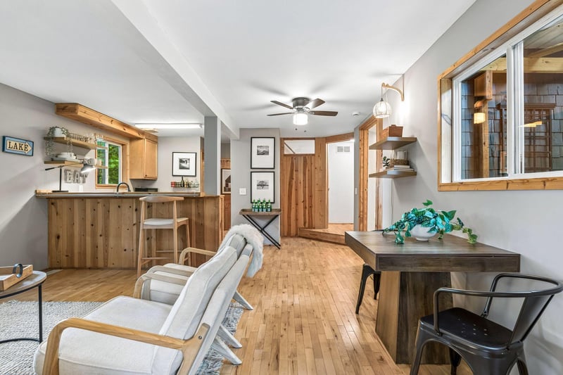 6711 Mohawk Dr, Chanhassen, MN 55317