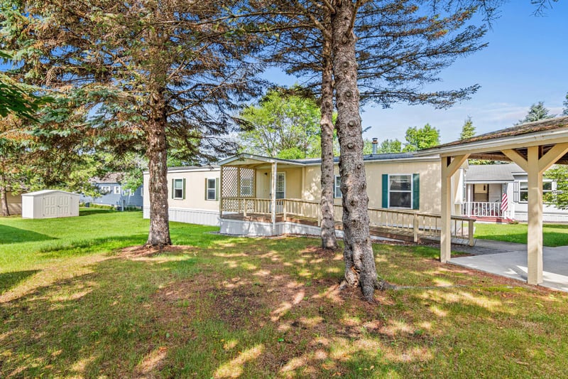 2215 Sugar Pine Dr, Cambridge, MN 55008