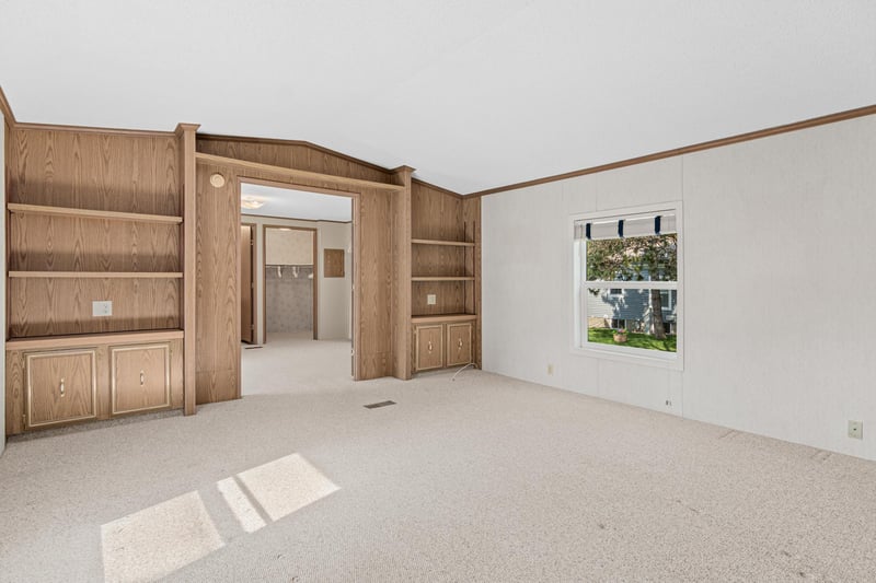 2215 Sugar Pine Dr, Cambridge, MN 55008